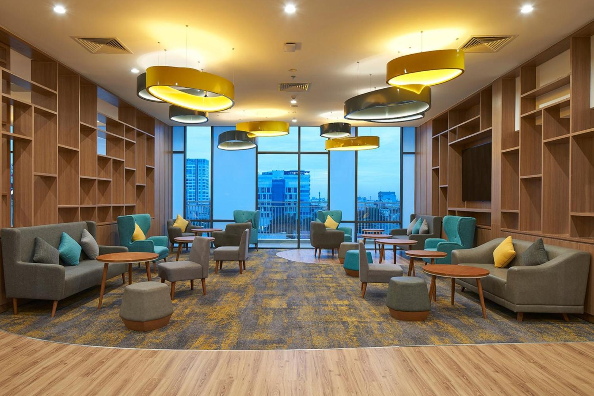 & Saigon Airport By Ihg Hotel 5*