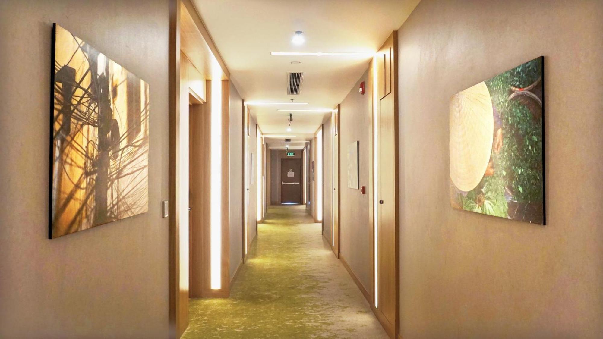 Hotel & Saigon Airport By Ihg