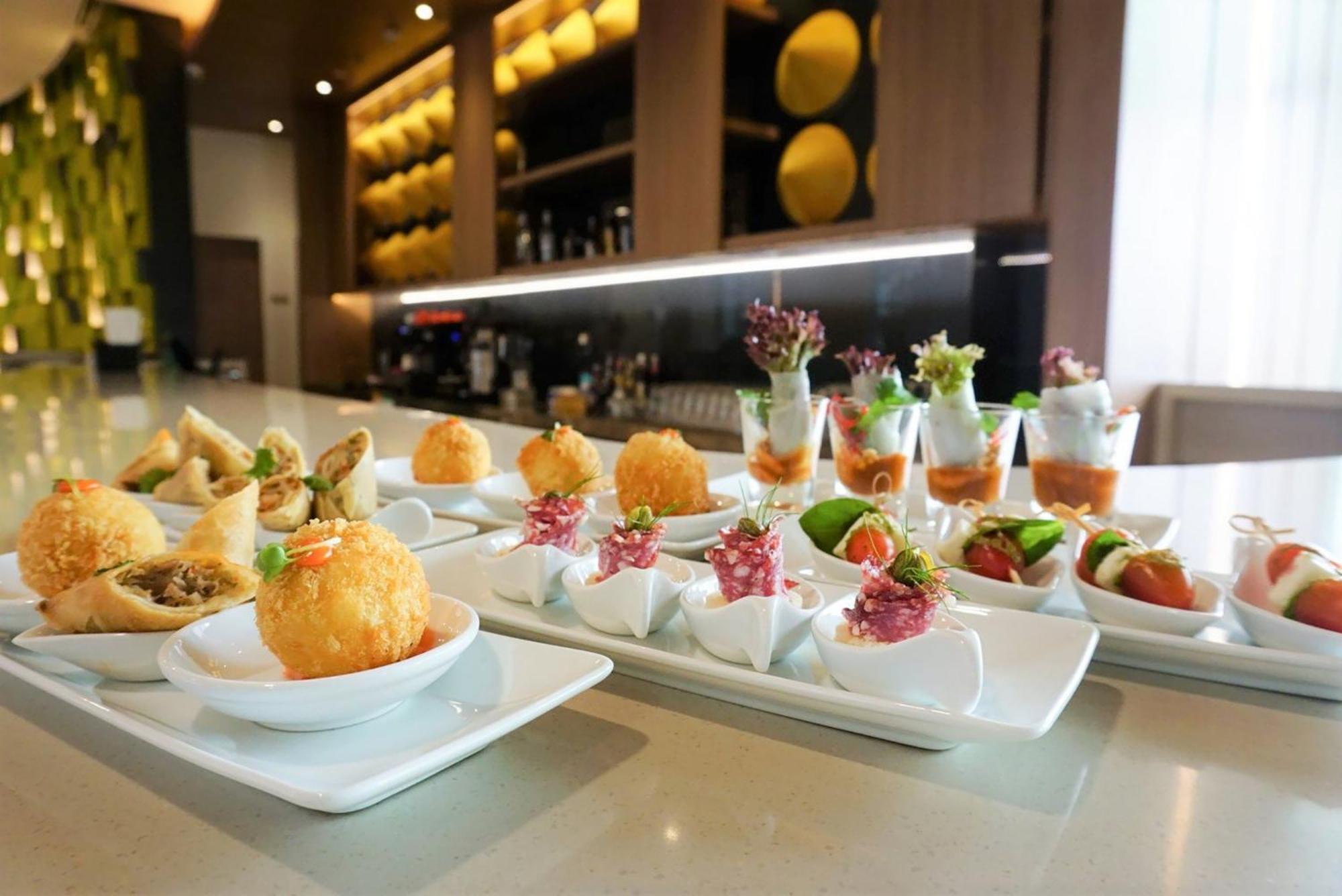 Hotel & Saigon Airport By Ihg Ho Chi Minh City