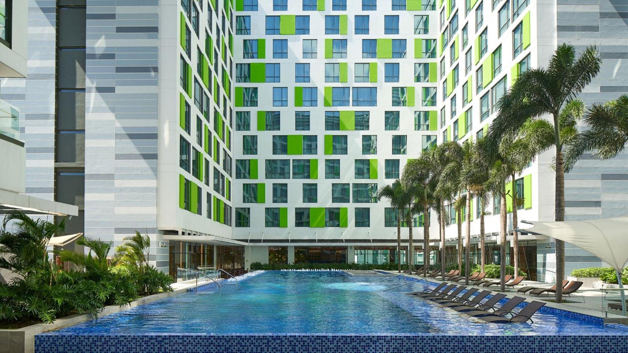 Hotel & Saigon Airport By Ihg